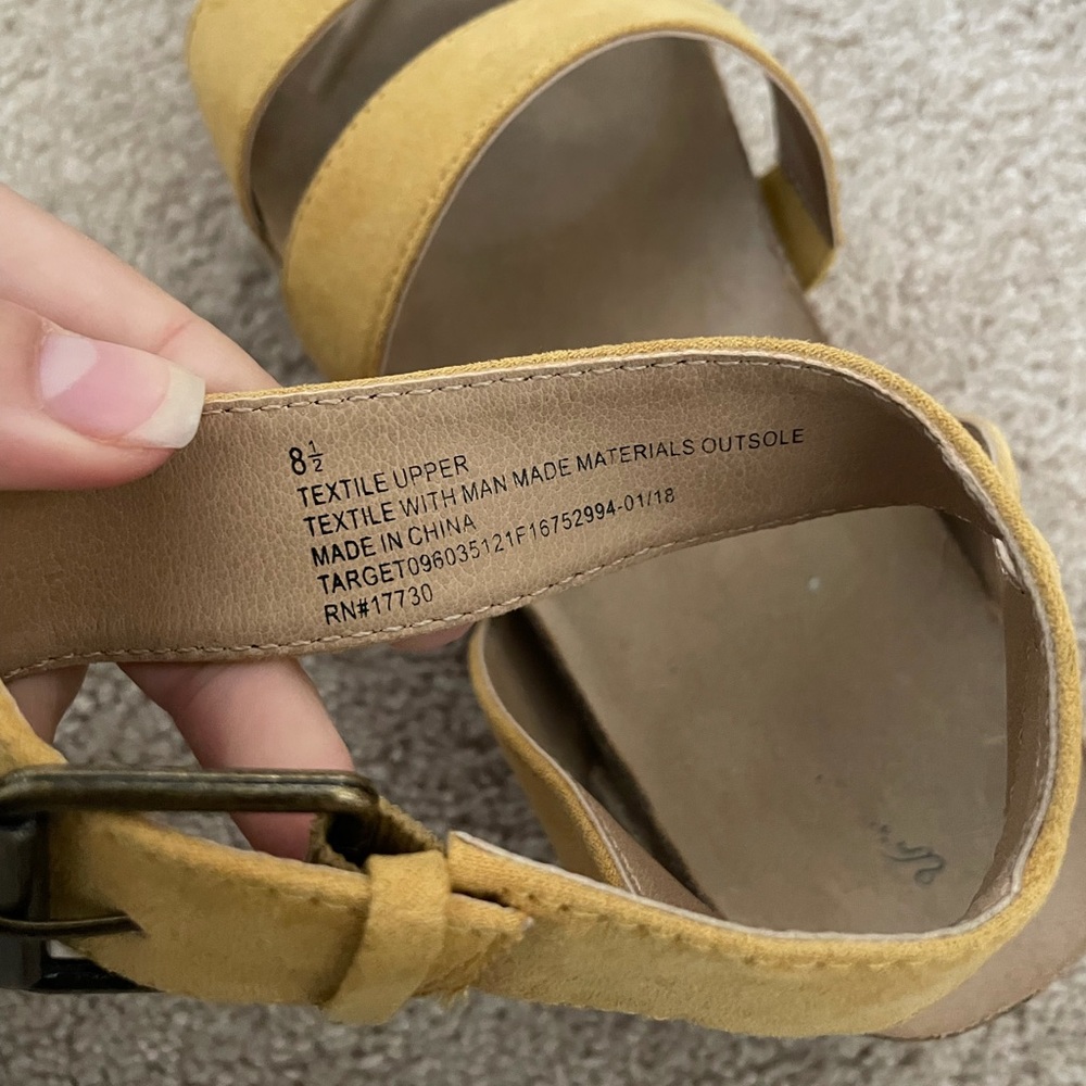Platform Sandal - Picture 2 of 5